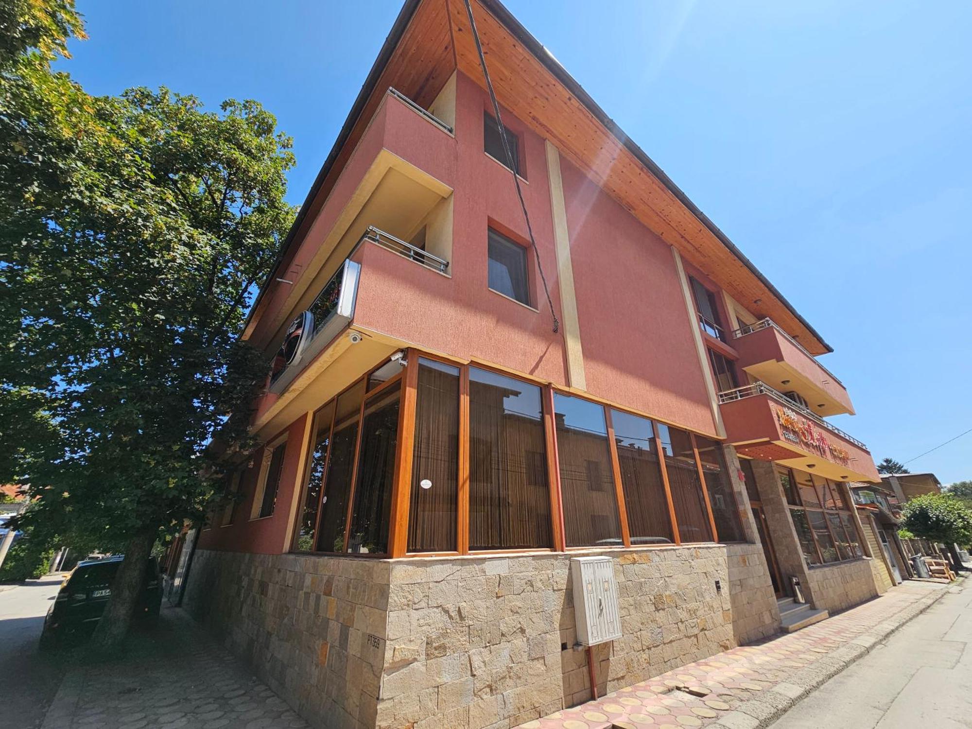 Family Hotel Jeri 벨린그래드 외부 사진