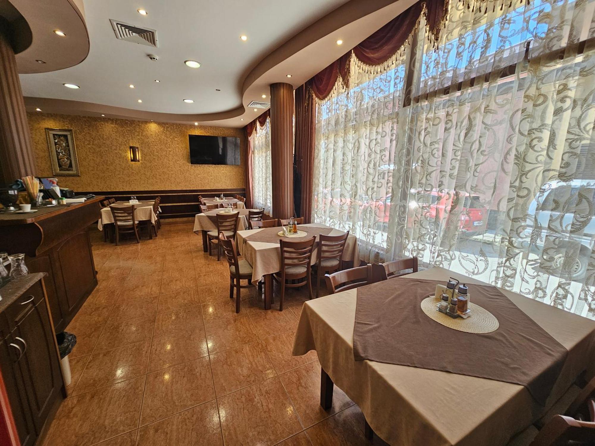 Family Hotel Jeri 벨린그래드 외부 사진