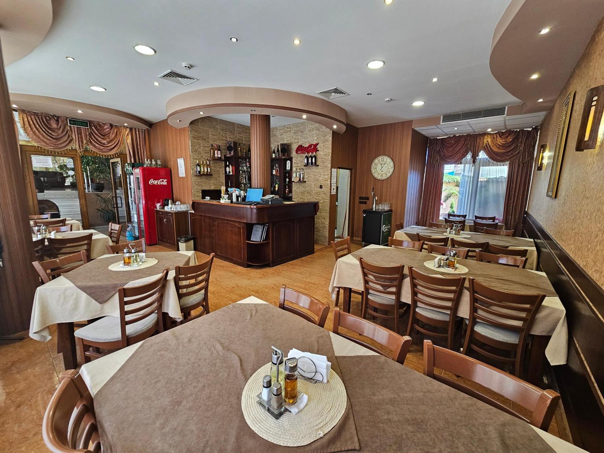 Family Hotel Jeri 벨린그래드 외부 사진