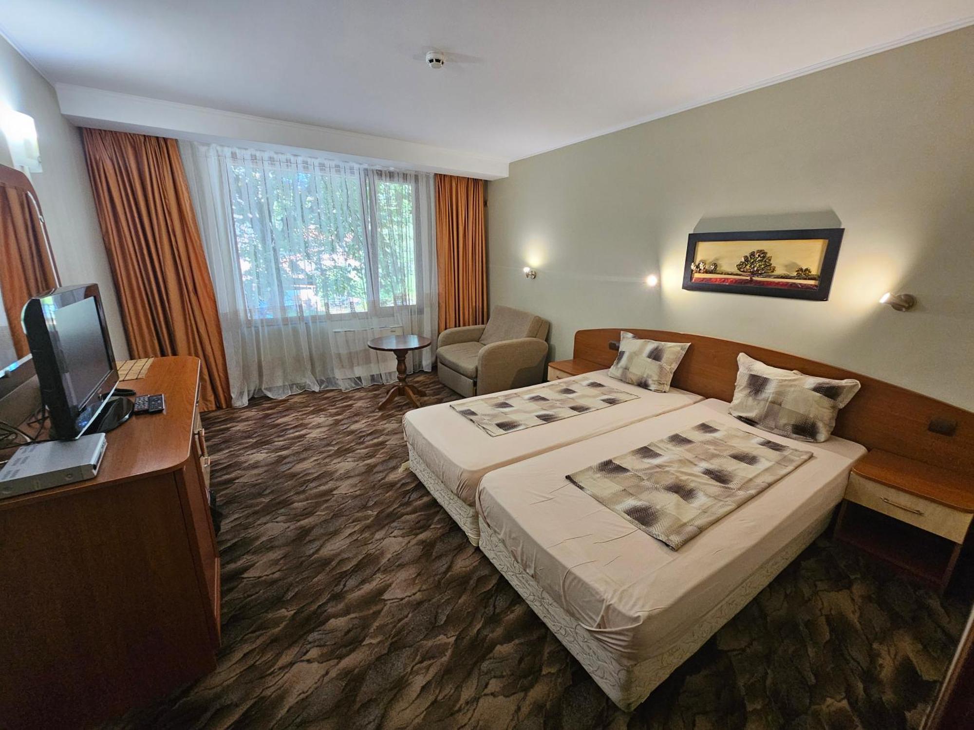 Family Hotel Jeri 벨린그래드 외부 사진