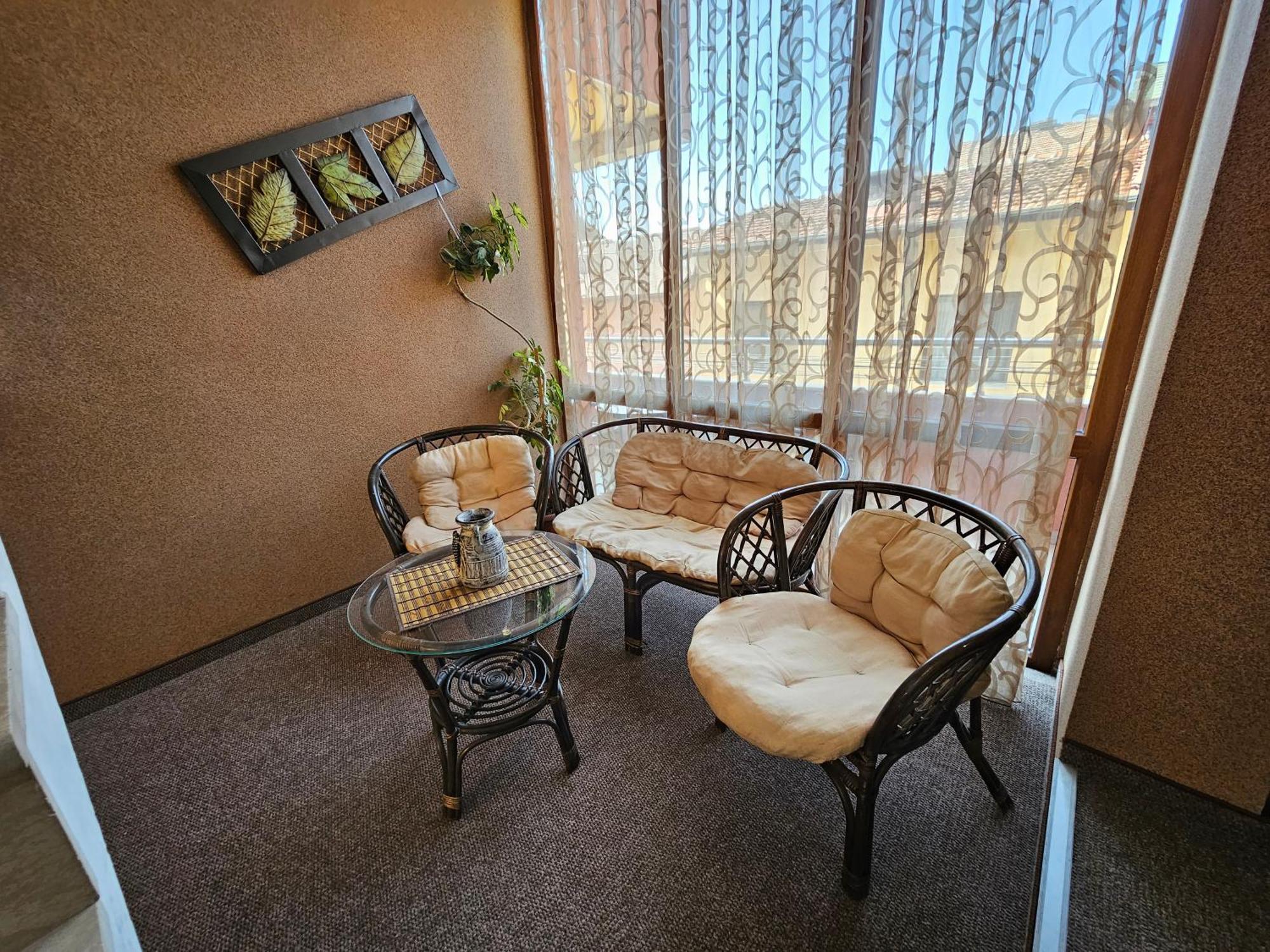 Family Hotel Jeri 벨린그래드 외부 사진