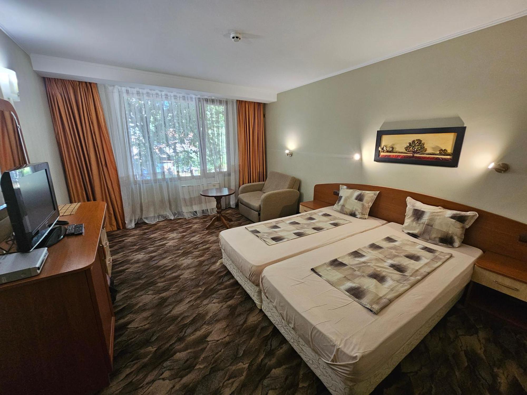 Family Hotel Jeri 벨린그래드 외부 사진