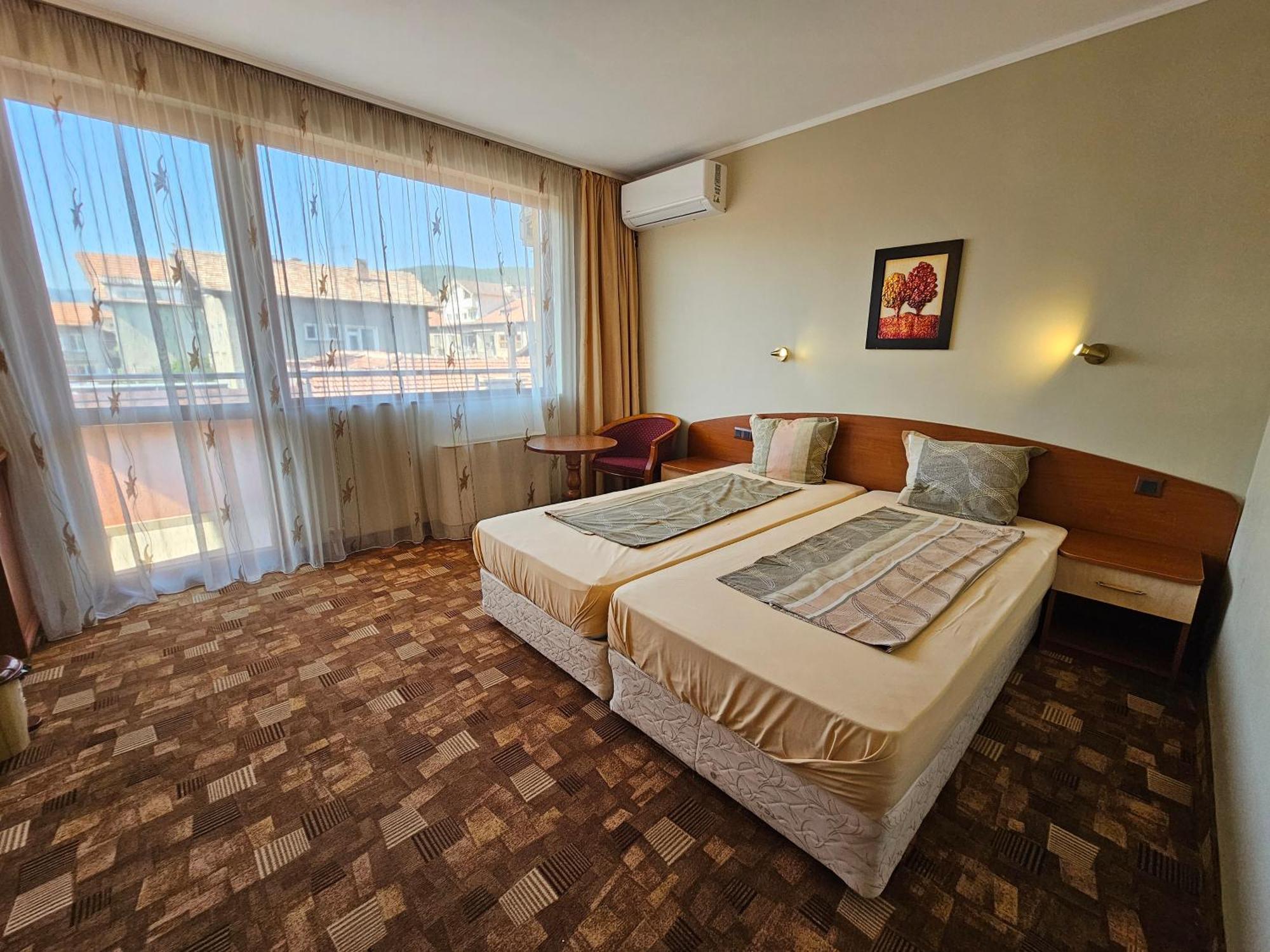 Family Hotel Jeri 벨린그래드 외부 사진
